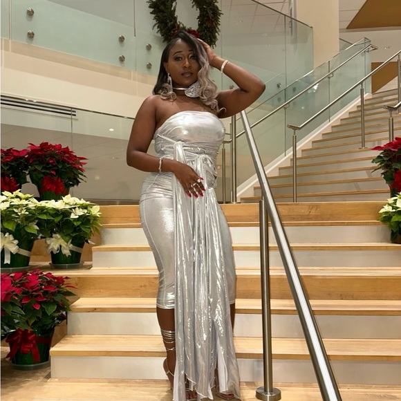 Dress - Picture 3 of 4